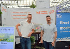 Henk Hanskamp is inventor and creator of urinebank.nl. The dairy farmer has nowhere to go and cow urine - the vase on the table contains apple juice, by the way - is a natural and 'pure' fertiliser. 1 and 1 is 2, 'we should not work against nature but let it do its job' and use precious nutrients effectively.